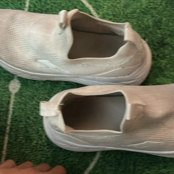 White Avis size 6 big kids - Picture 4 of 4